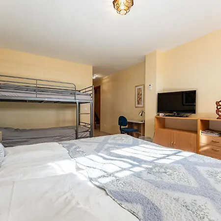 In Roca With Shared Pool And Jacuzzi - Only 5min To Town *