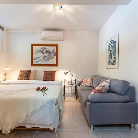 In Roca With Shared Pool And Jacuzzi - Only 5min To Town Apartment