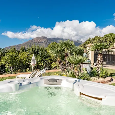 In Roca With Shared Pool And Jacuzzi - Only 5min To Town Estepona