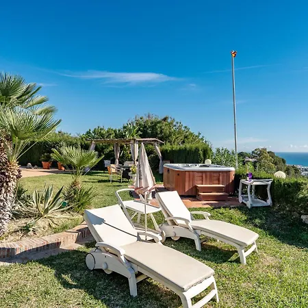 In Roca With Shared Pool And Jacuzzi - Only 5min To Town * Estepona