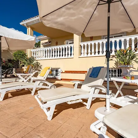 Apartment In Roca With Shared Pool And Jacuzzi - Only 5min To Town Estepona