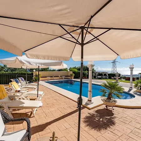 In Roca With Shared Pool And Jacuzzi - Only 5min To Town * Estepona