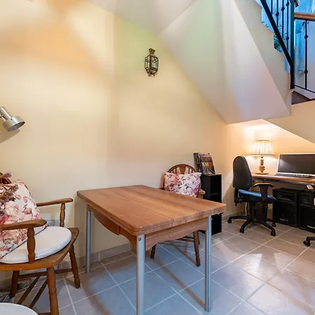 Apartment In Roca With Shared Pool And Jacuzzi - Only 5min To Town