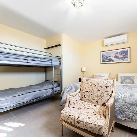 In Roca With Shared Pool And Jacuzzi - Only 5min To Town * Estepona