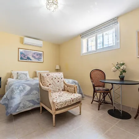 Apartment In Roca With Shared Pool And Jacuzzi - Only 5min To Town