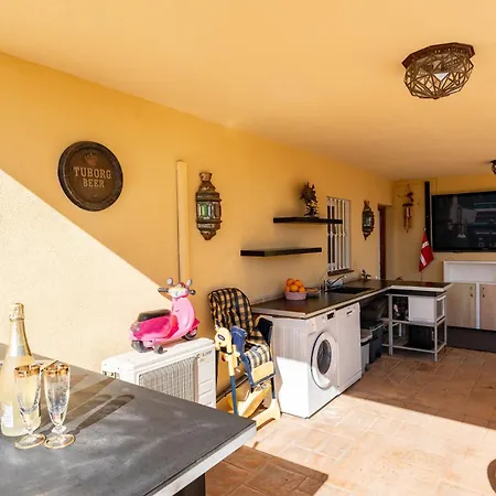 In Roca With Shared Pool And Jacuzzi - Only 5min To Town Apartment *