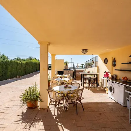 In Roca With Shared Pool And Jacuzzi - Only 5min To Town Estepona