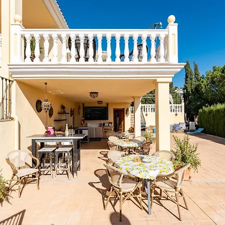 Apartment In Roca With Shared Pool And Jacuzzi - Only 5min To Town *