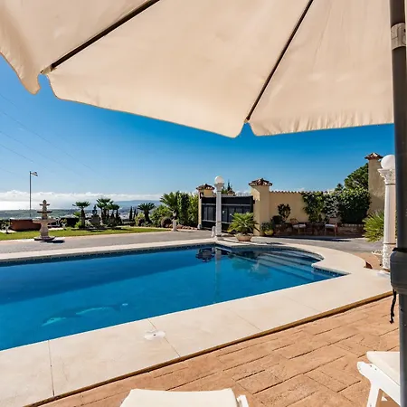 Apartment In Roca With Shared Pool And Jacuzzi - Only 5min To Town Estepona