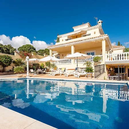 In Roca With Shared Pool And Jacuzzi - Only 5min To Town *