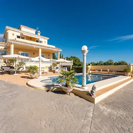In Roca With Shared Pool And Jacuzzi - Only 5min To Town Apartment