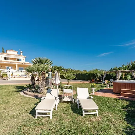 In Roca With Shared Pool And Jacuzzi - Only 5min To Town *